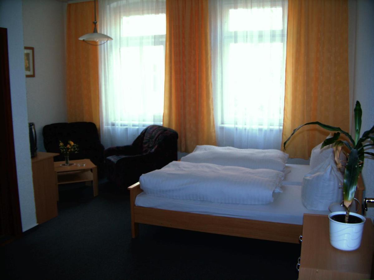Hotel Zum Goldenen Löwen Merseburg Zimmer foto